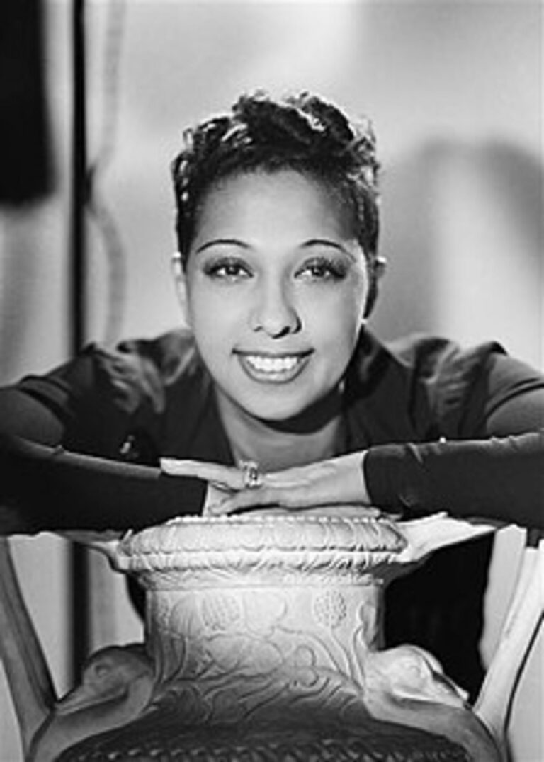 OneUnited Bank achètera NFT pour honorer la chanteuse de jazz Josephine Baker !