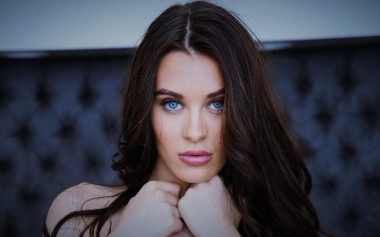 Lana Rhoades supprime son Twitter Les détenteurs appellent son NFT un Rugpull.