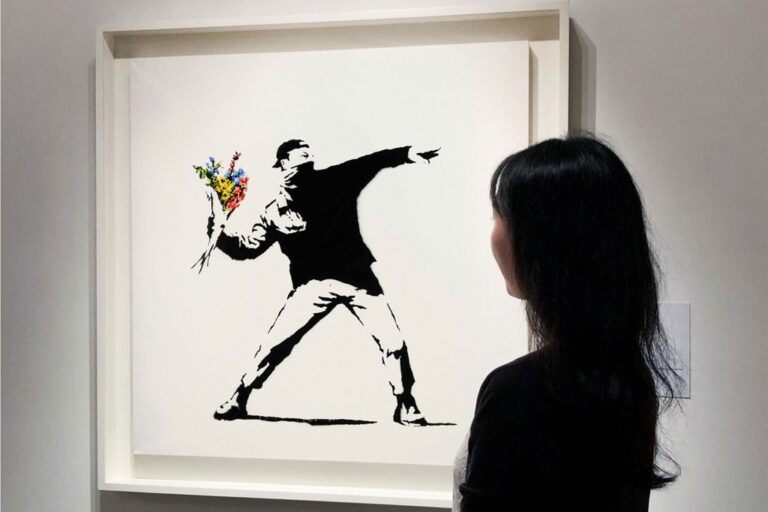 L’œuvre Love is in the Air de Banksy a été fractionnée pour la Saint-Valentin