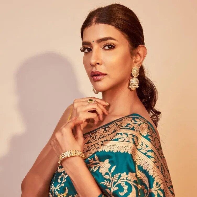 L'actrice indienne Lakshmi Manchu dans un sari traditionnel