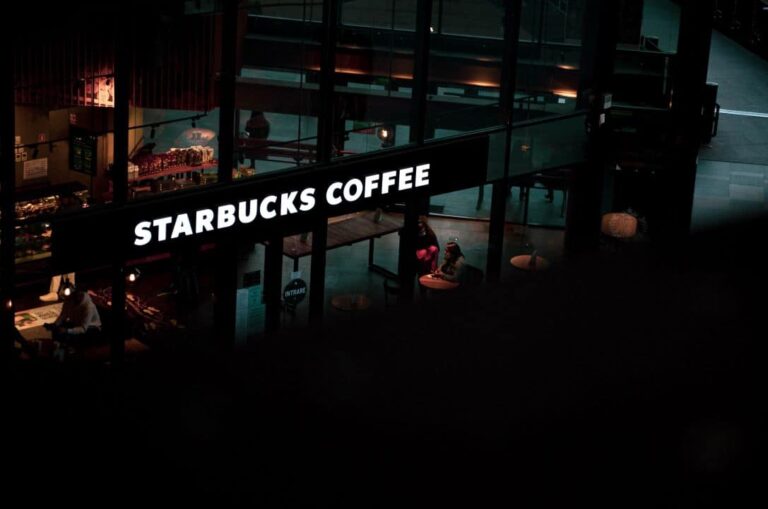 Starbucks entrera dans le Metaverse Business en 2022, confirme le PDG