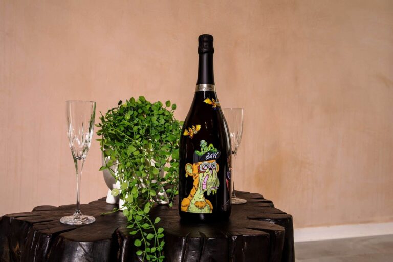 La bouteille de champagne Bored Apes NFT se vend pour un montant record de 2,5 millions de dollars
