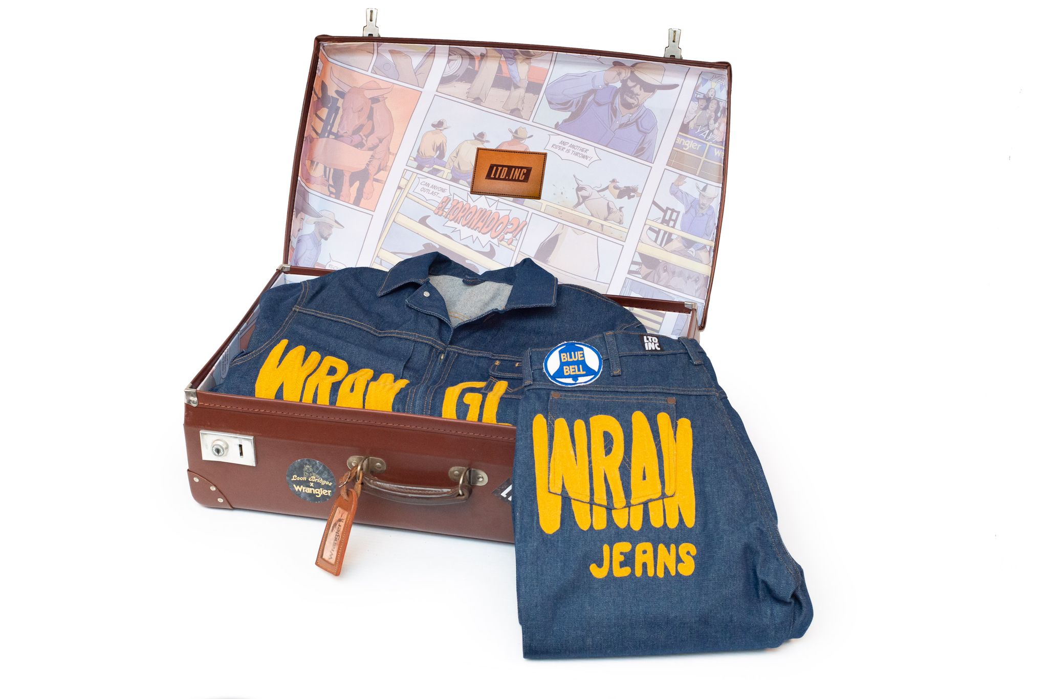 Image d'un costume Wrangler dans une valise marron