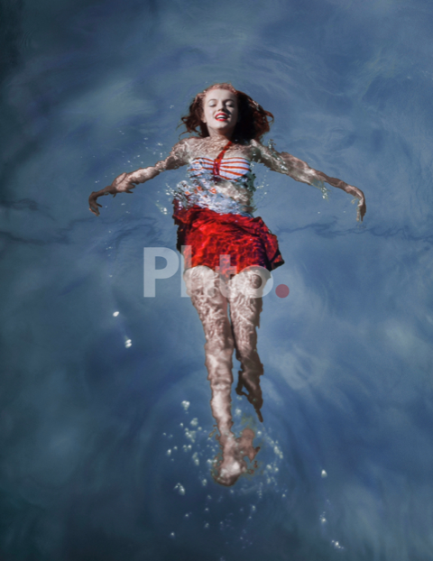 image de Norma Jeane dans l'eau