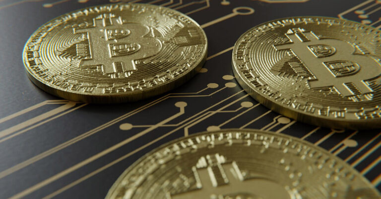 Les mineurs de Bitcoin ont augmenté le taux de hachage et la production malgré la baisse des prix du BTC en 2022