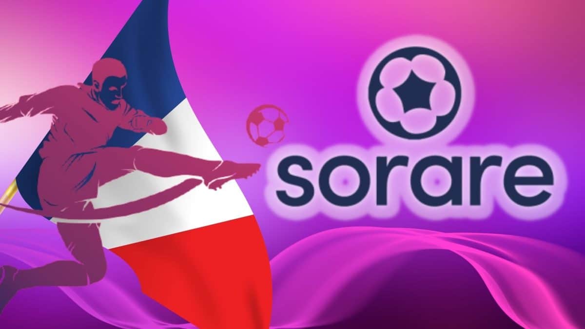 Une image du logo SoRare sur fond rose avec un contour de joueur de football et un drapeau français