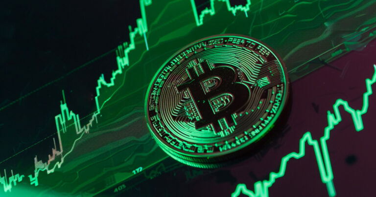 À 61 594 $, Bitcoin est au juste prix du marché selon le modèle de la loi de puissance.