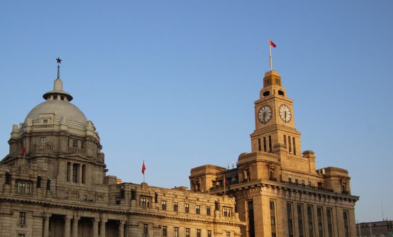 Macron face à Pékin : l’UE sonne l’alarme sur le déséquilibre commercial avec la Chine